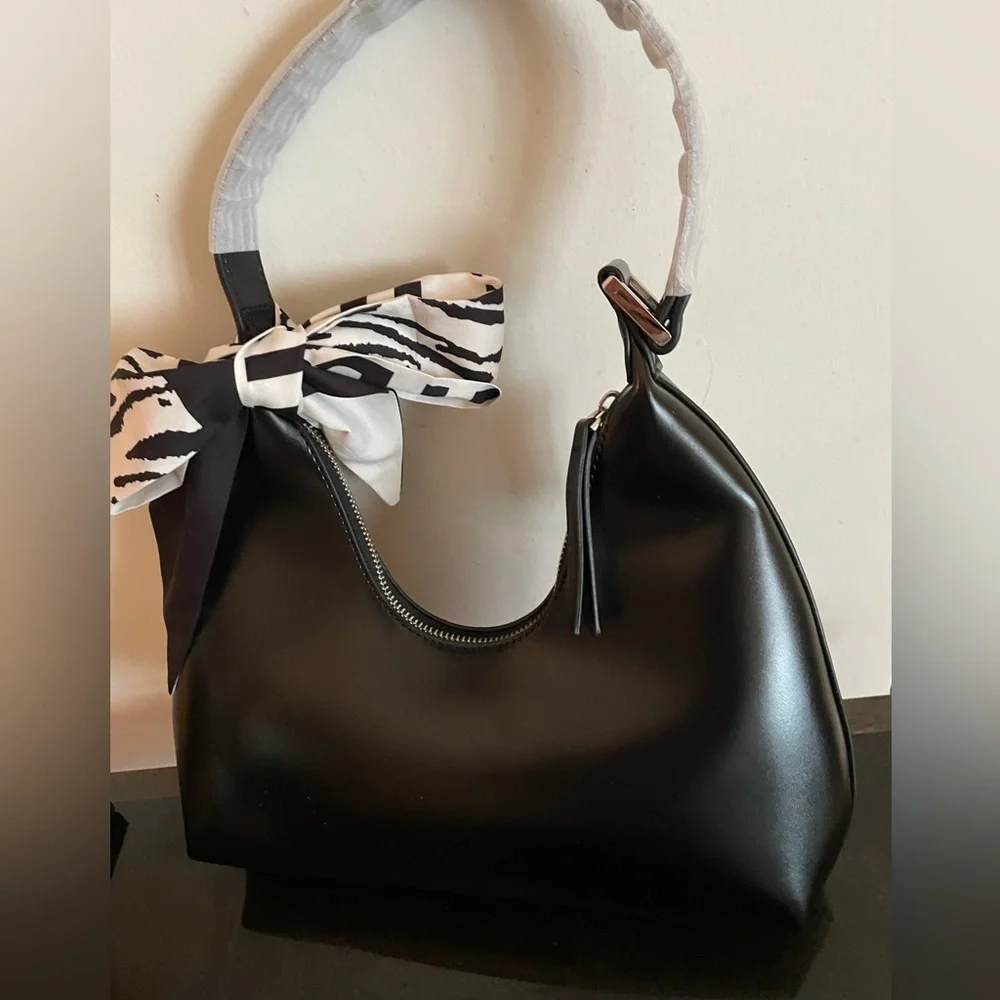 Women’s Black Shoulder Strap HOBO Bag